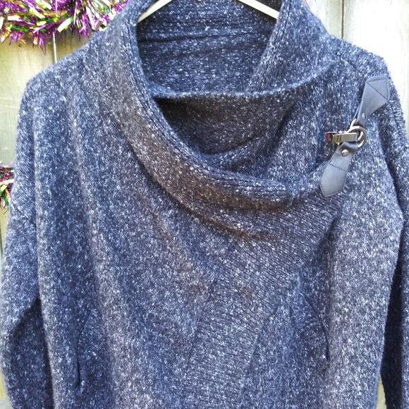 Sweater Cardigan with Metal Clasp - Picture 4 of 6